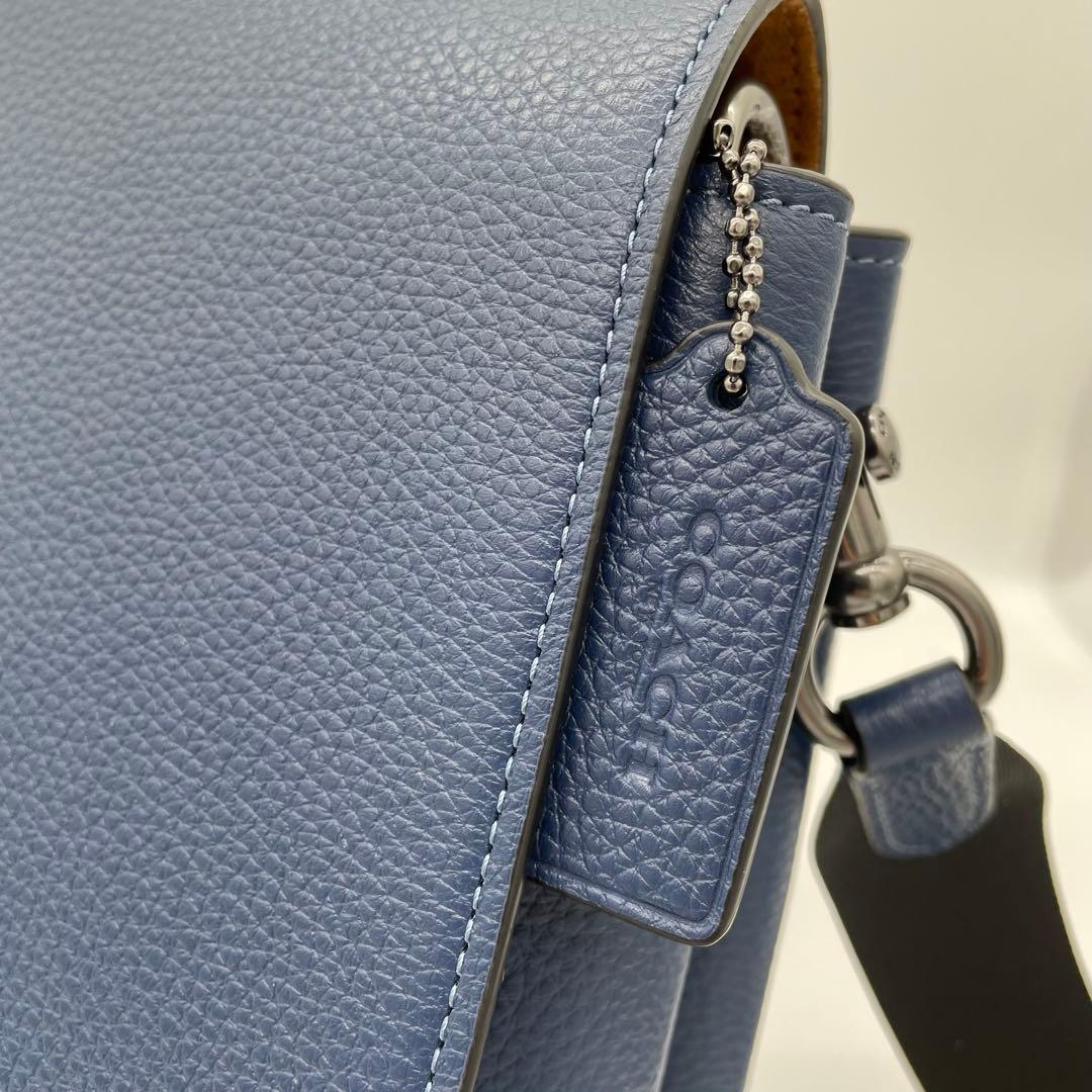 【未使用級】コーチ　ケイレブ　メッセンジャーバッグ　ガンメタ　レザー　青