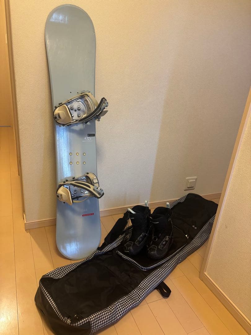 SALOMON サロモン １４４㎝スノーボード　３点　ケース　サロモン ブーツ