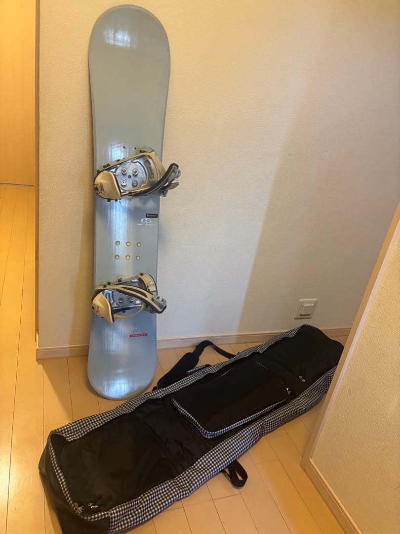 SALOMON サロモン １４４㎝スノーボード　３点　ケース　サロモン ブーツ