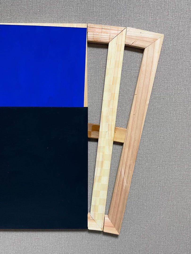 青と黒の抽象画