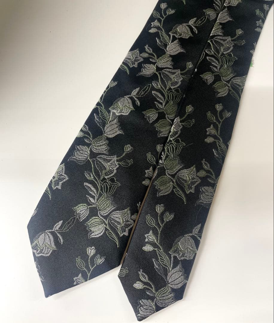 美品 ディオールオム ネクタイ ハイブランド 鈴蘭 花柄 ブラック 刺繍 激レア