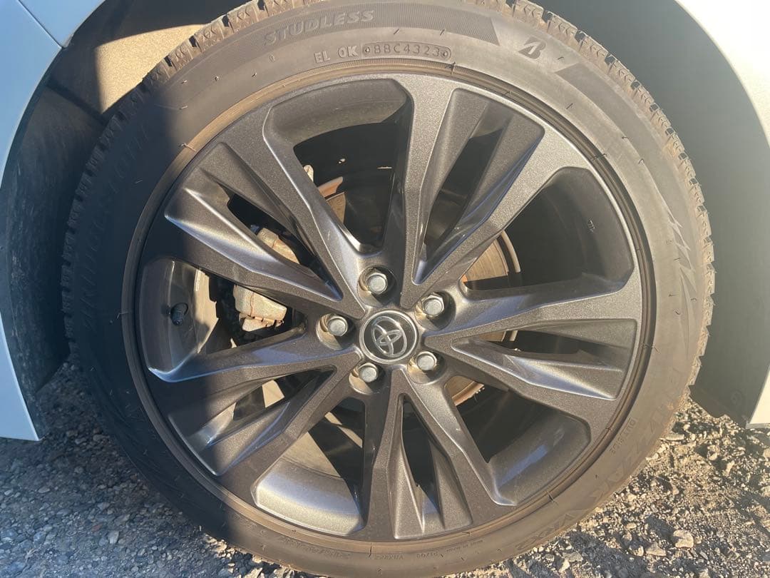 ブリヂストン　スタッドレス　カローラツーリング純正アルミホイール