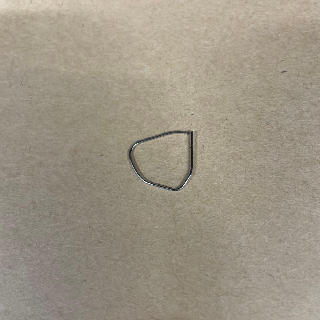 不規則な形状の金属リング