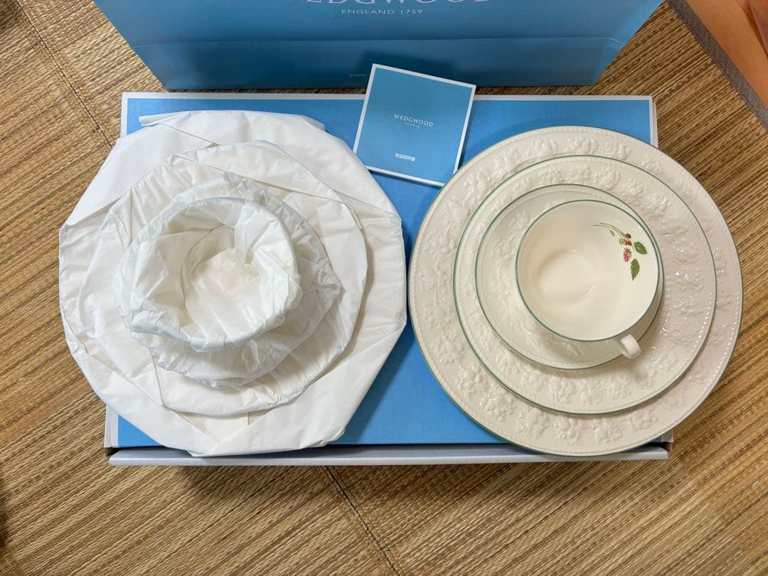 【新品未使用】 フェスティビティラズベリー ディナープレート