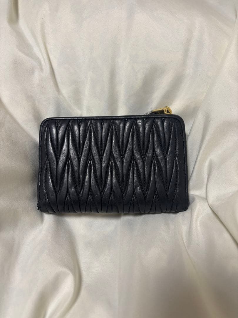 MIU MIU ブラックレザー 三つ折り財布
