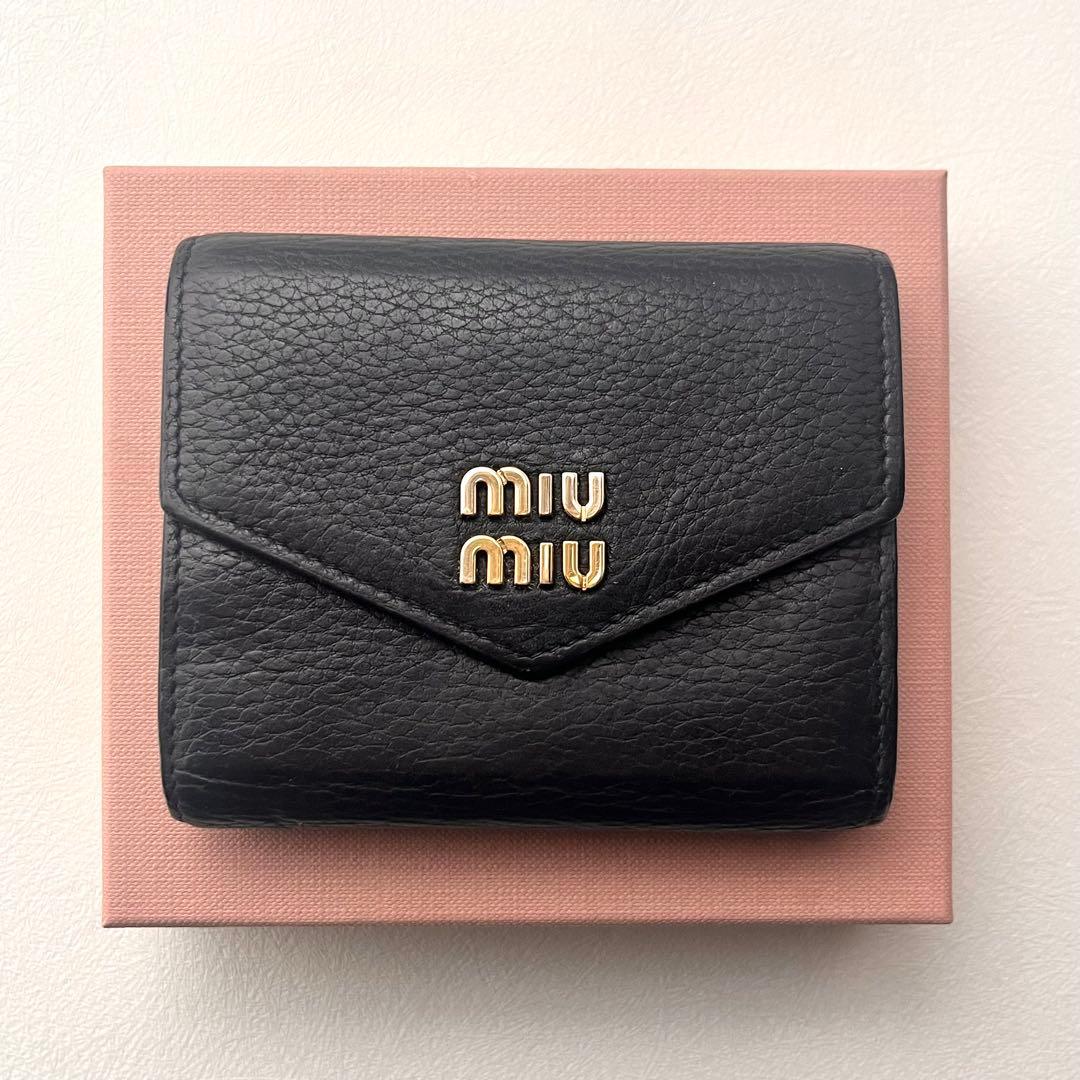 miu miu ミュウミュウ ロゴ ブラック レザー 二つ折り財布　0127-②