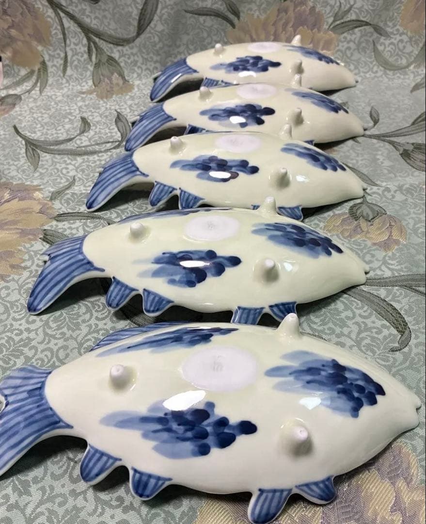 魚彫刻　足付皿揃　5皿　深川刻印あり　製造終了品　深川製　染付 魚型皿　 三つ足