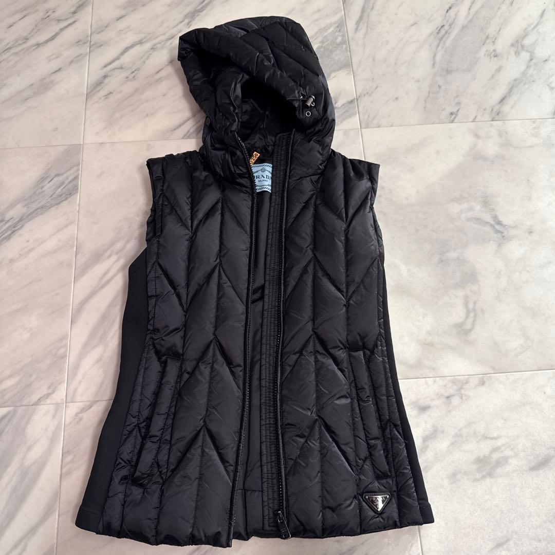 PRADA ブラック キルティングダウンベスト サイズ38
