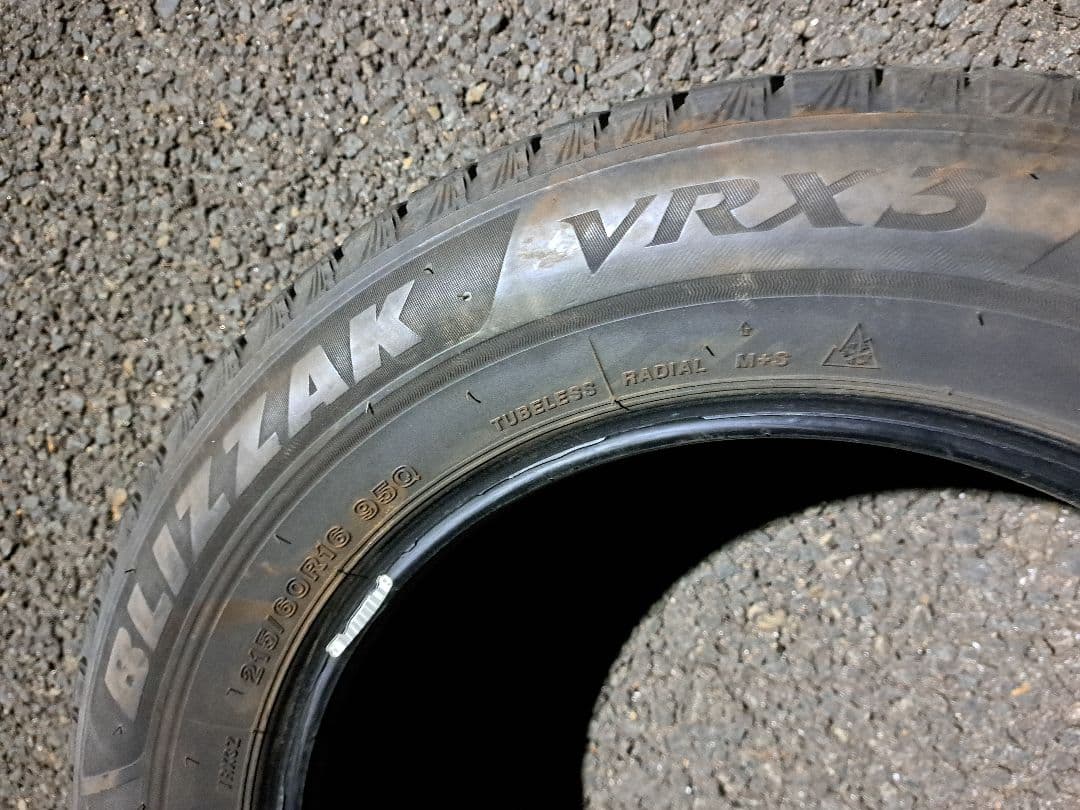 バリ山！215/60R16×4絶対安心のブリザックVRX！22年製！送料￥900