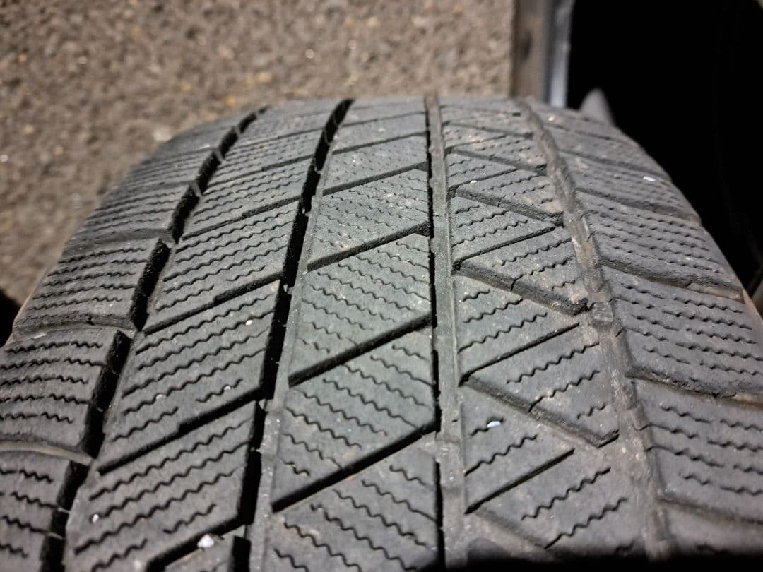 バリ山！215/60R16×4絶対安心のブリザックVRX！22年製！送料￥900