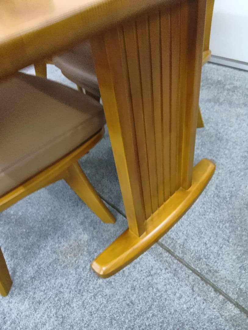 ダイニングテーブル 天板は天然木