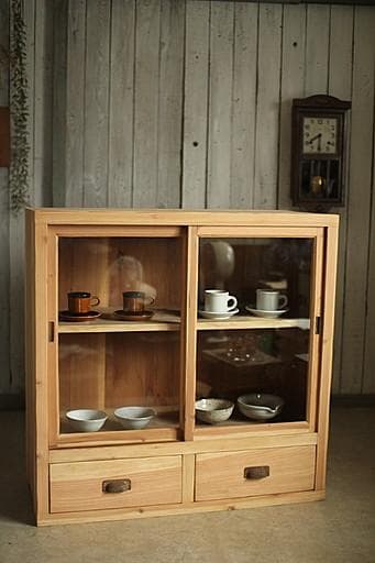 古い木枠のガラス戸棚　引き出し2杯