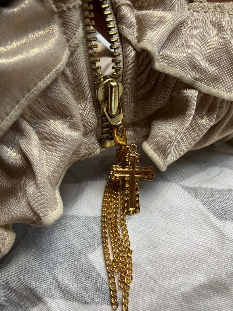 フリル付きベージュ見せブラ新品タグ付きM