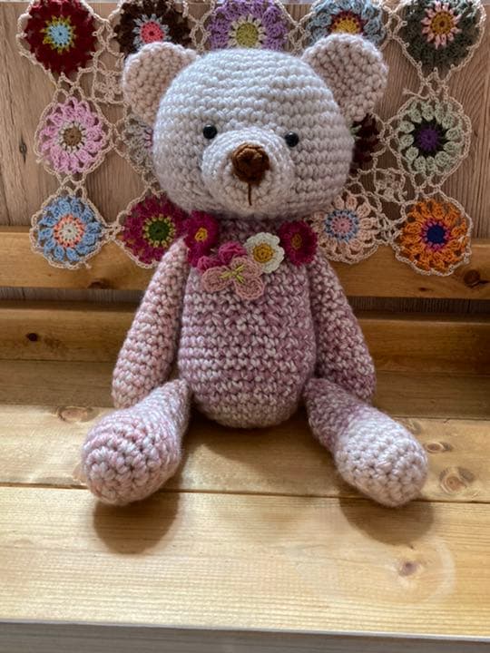 くまのあみぐるみ（お花の首飾り）