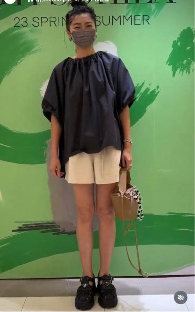 タグ付き 未試着。gypsohila ジプソフィア ブラウス (半袖)スミクロ