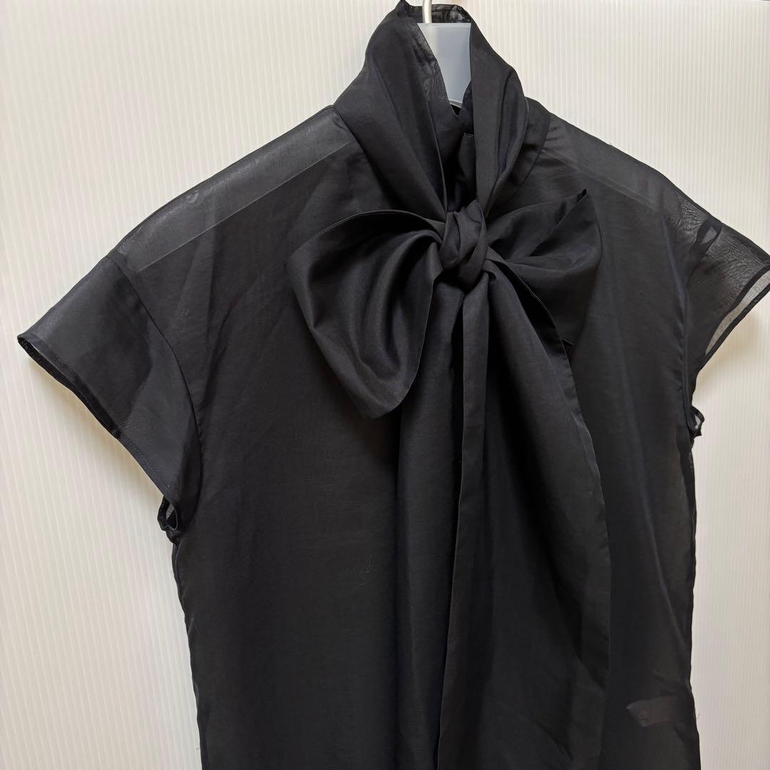 【ウィムガゼット】リボン　ボウタイ　シアー　ブラウス　ブラック　フレンチスリーブ