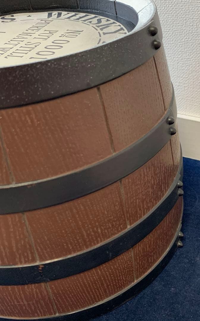 サントリーウイスキー　樽型ディスプレイ