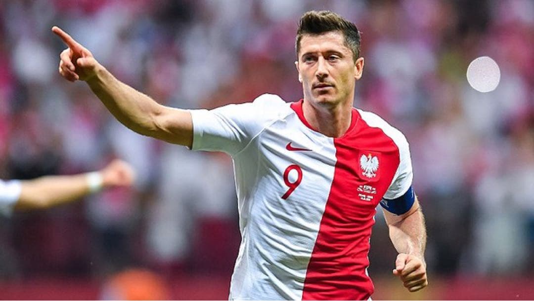 レヴァンドフスキ　ユニフォーム　ポーランド代表　100年記念　バルセロナ　ナイキ