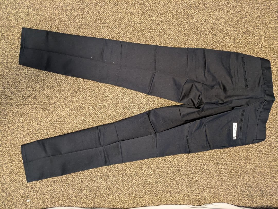 スリムフィット 黒パンツ Lサイズ