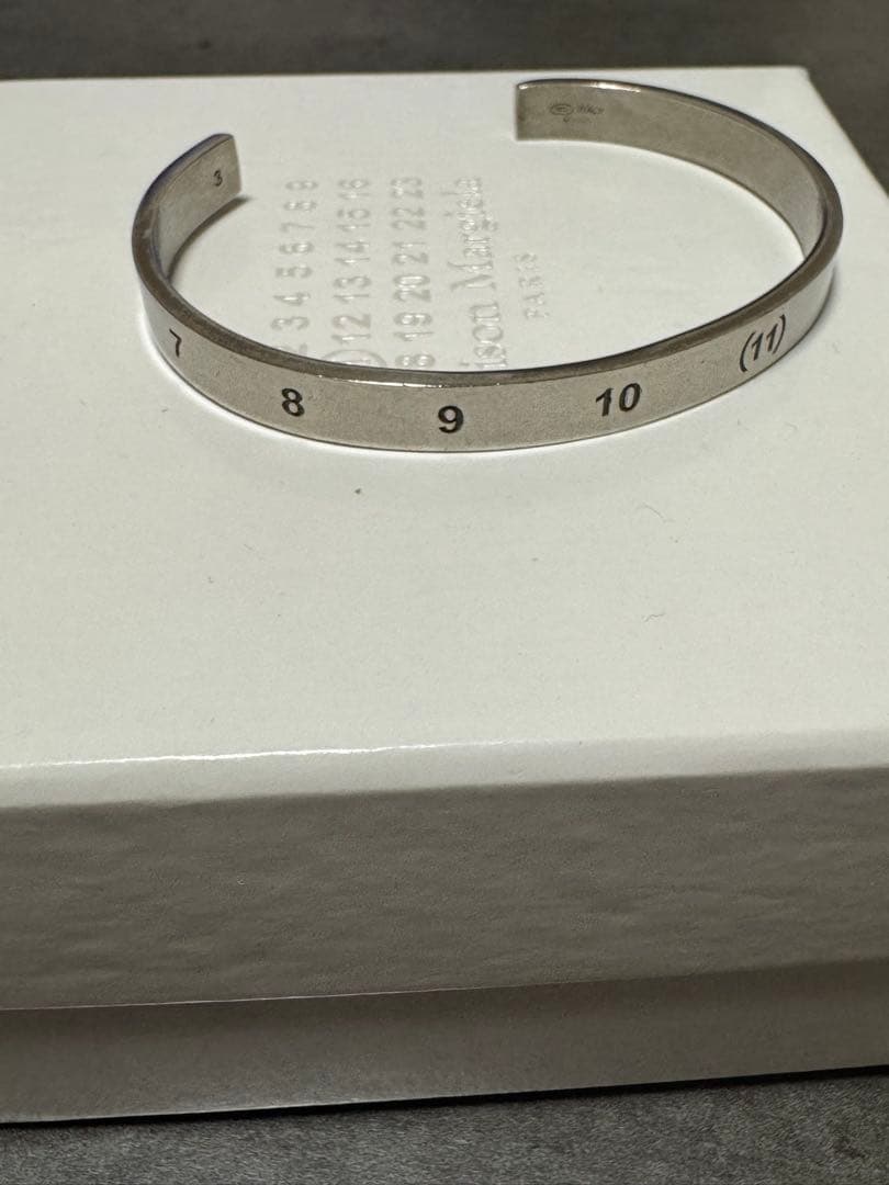 Maison Margielaナンバリングカフブレスレット　　マルジェラバングル