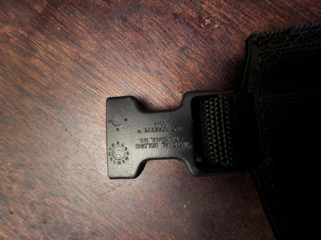 g*@様 Knight ナイツアーマメント社 シルバーナイト ナイフポーチ 実物