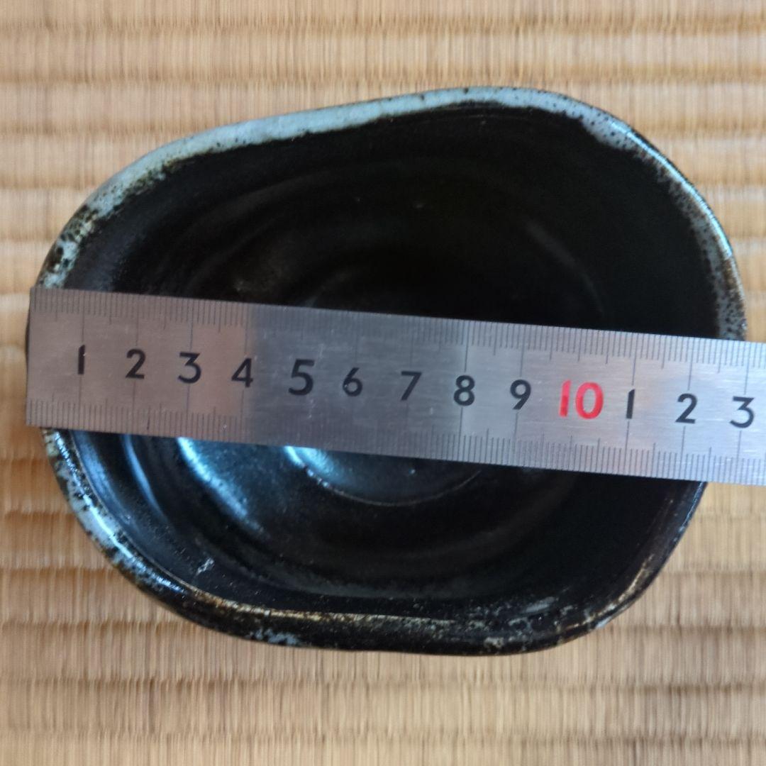 茶碗 白色 黒色模様 木箱付き　織部茶碗　わらび文様　織部焼　直径約13cm