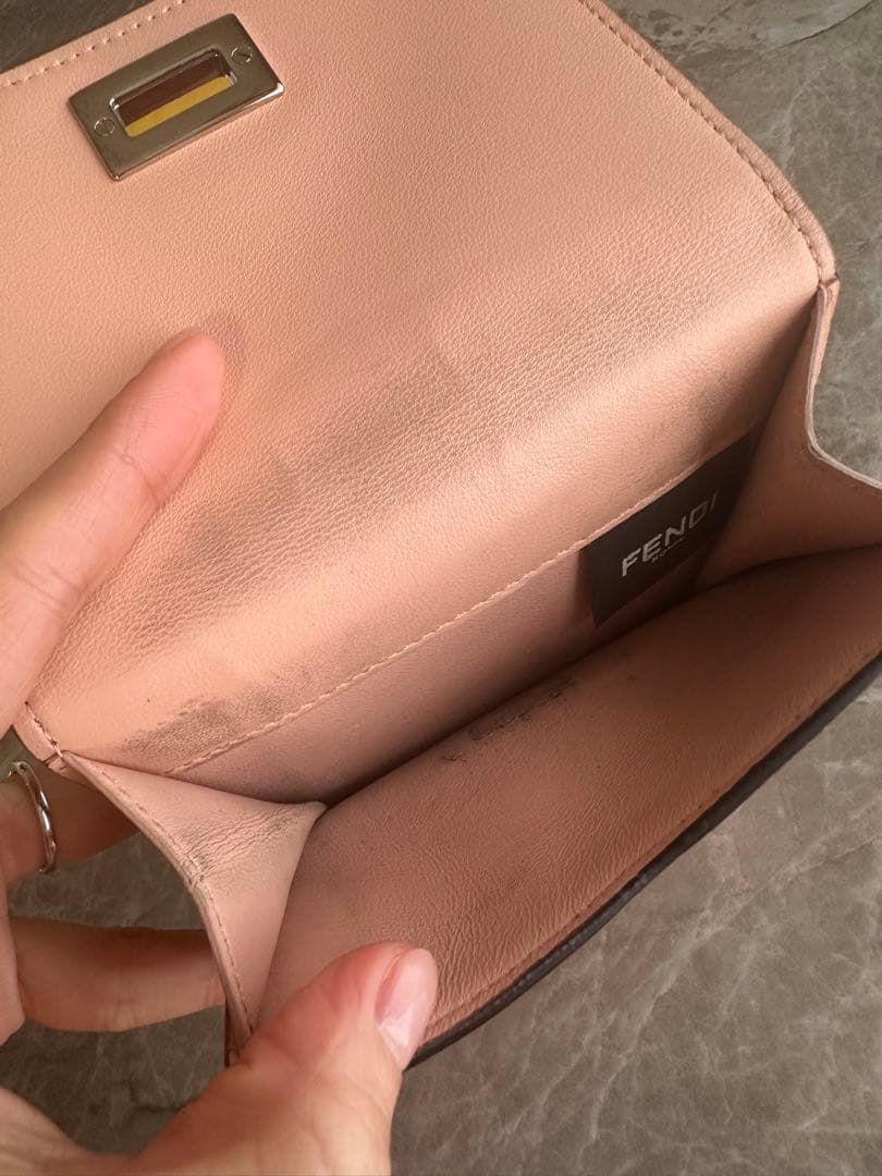 フェンディ　FENDI ピーカブー　二つ折り財布　ピンク