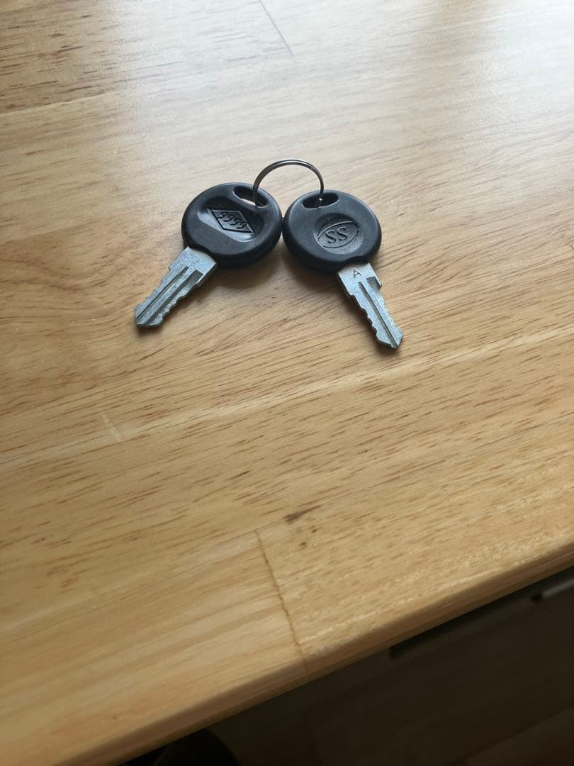 美品⭐︎ステンレススチール キャビネット鍵キャスター付き　おしゃれ　新生活