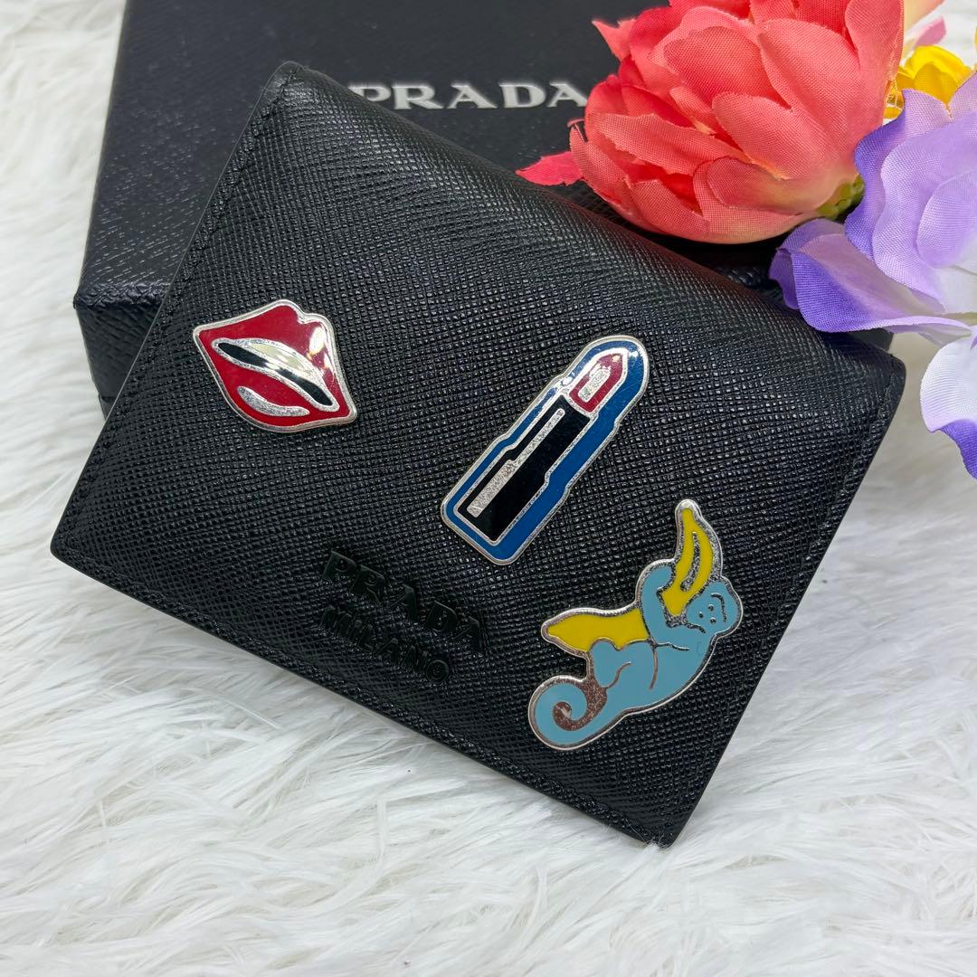美品/希少✨️プラダ 二つ折り財布 リップ 唇 レザー シャイン ブラック
