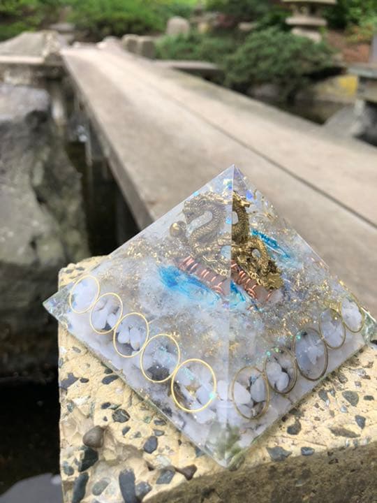 【黄金比】ドラゴンのオルゴナイト　【ピラミッド】