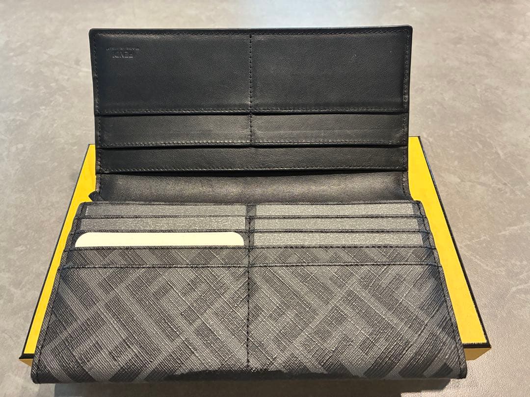 hipo❗️Fendi 長財布 黒/黄色