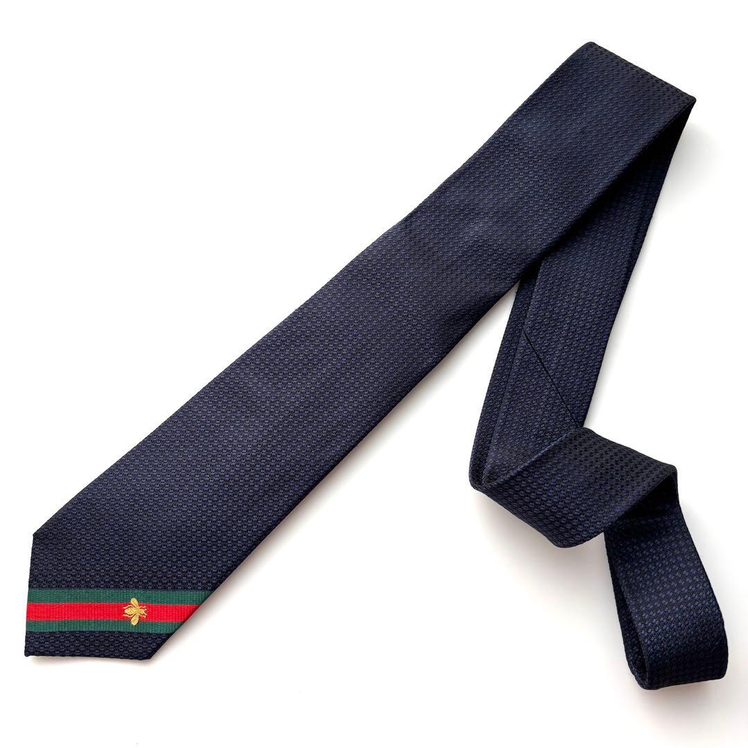 ꧁美品꧂ グッチ ネクタイ ナロータイ 無地 シェリーライン 蜂 ネイビー 現行