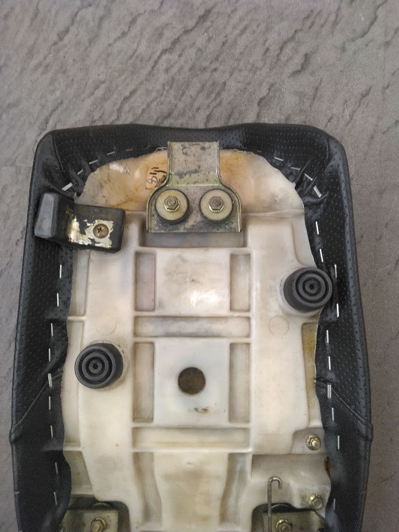 ヤマハSRX600用シングルシート　リビルト品