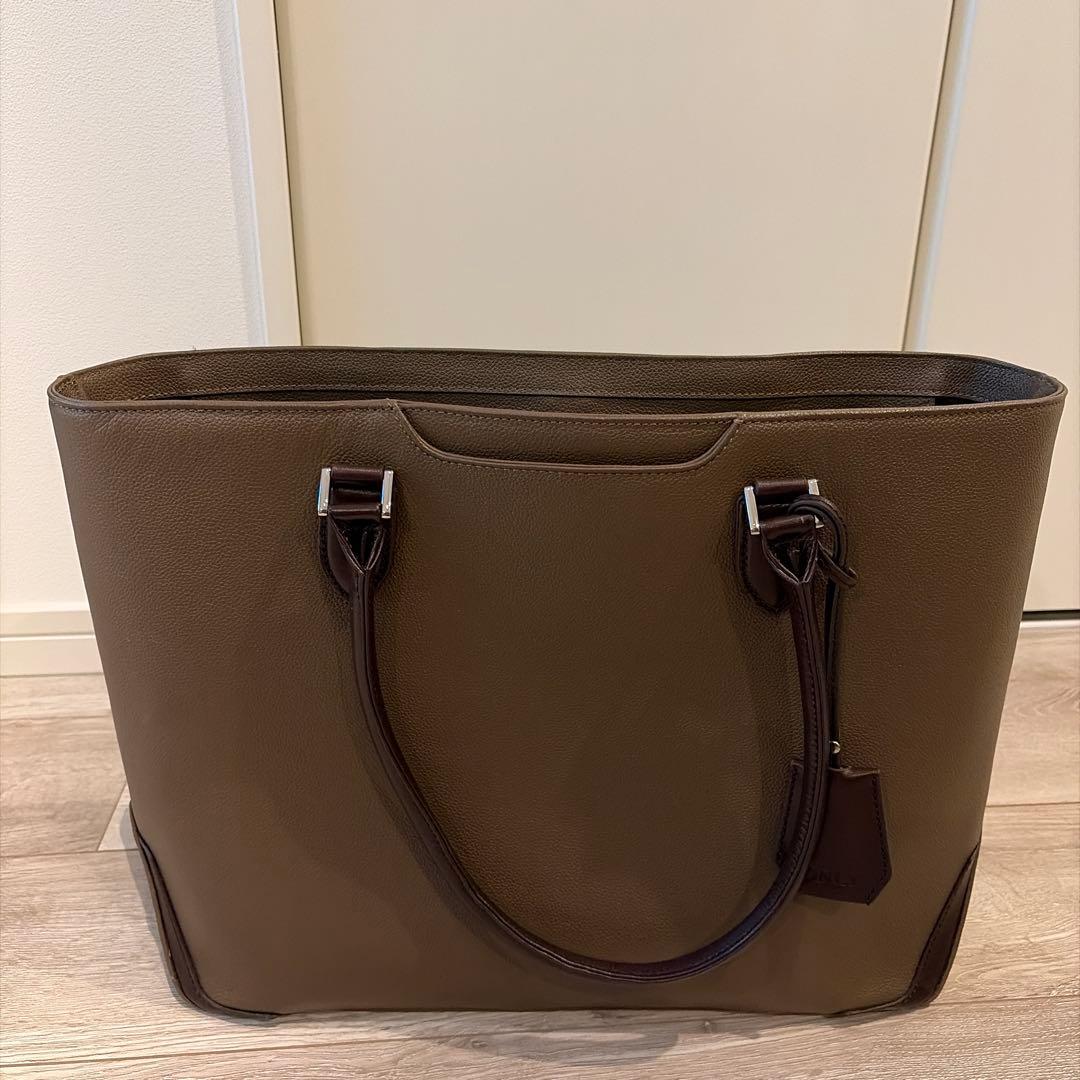 【新品未使用】ONLY ブラウンレザーの大きめトートバック