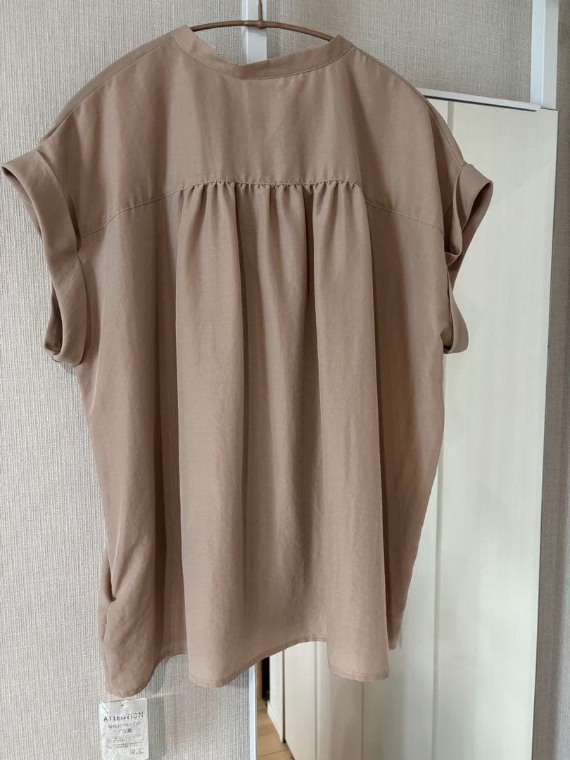 ともちゃんさま専用【タグ付新品】UNTITLED／フィブリルフリルブラウス