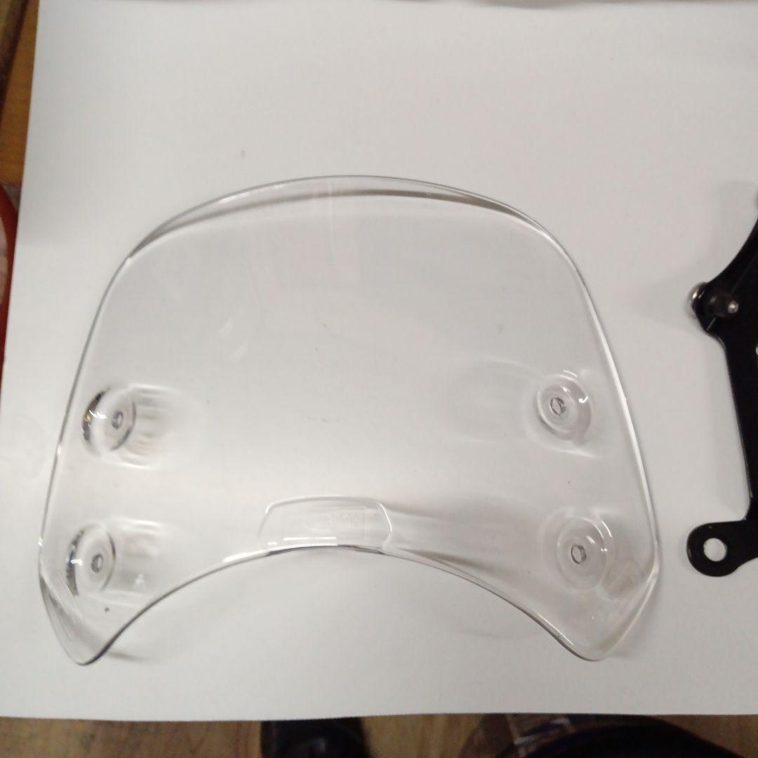 トライアンフ水冷ボンネビル、スクランブラートライアンフ純正シールド