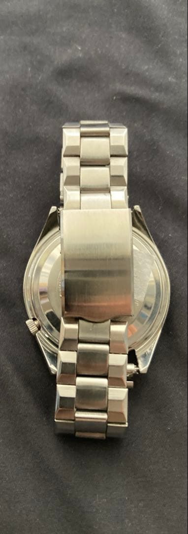 セイコー5 23石変わり文字盤　特徴的なラグ形状