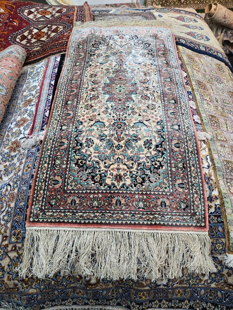 トルクラグ手織り クリーニング済み 素材シルク サイズ126cm×66cm