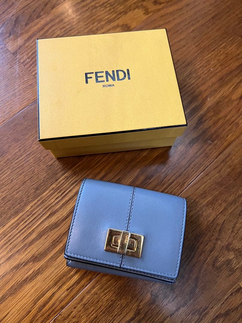 FENDI | ピーカブー　三つ折り財布 ライトブルー