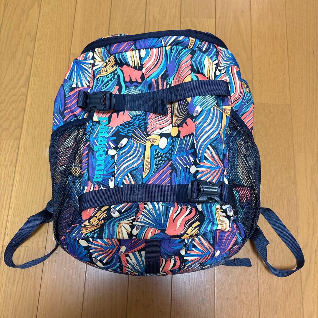美品！パタゴニア　リュック　キッズ　レディース　レフュジート・デイパック 18L