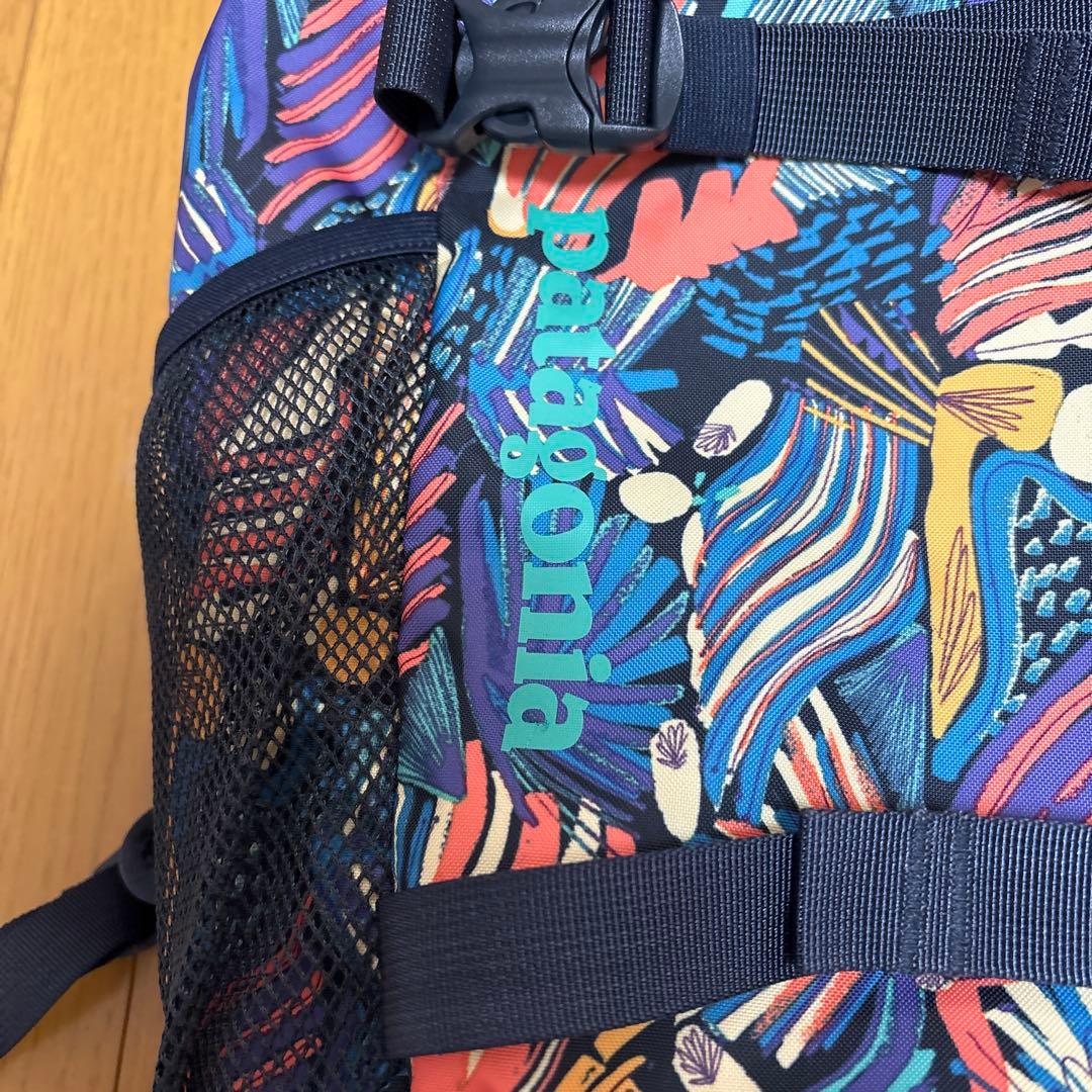 美品！パタゴニア　リュック　キッズ　レディース　レフュジート・デイパック 18L