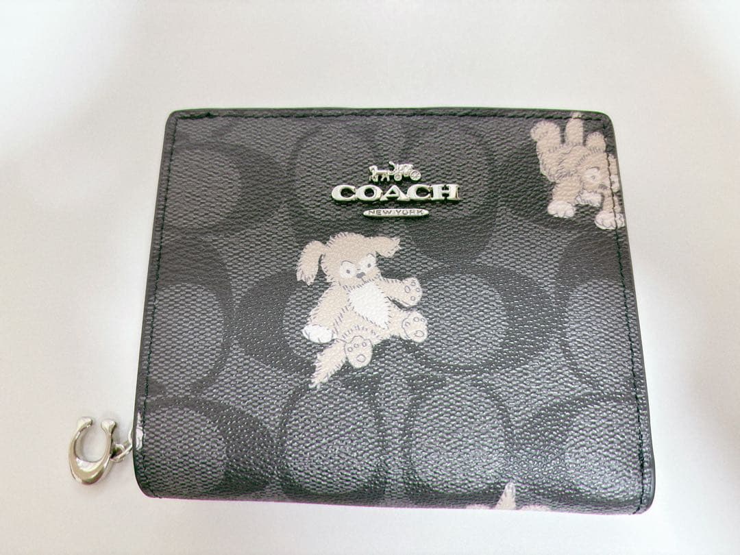 【新品未使用】COACH 二つ折り財布 ハッピードッグ