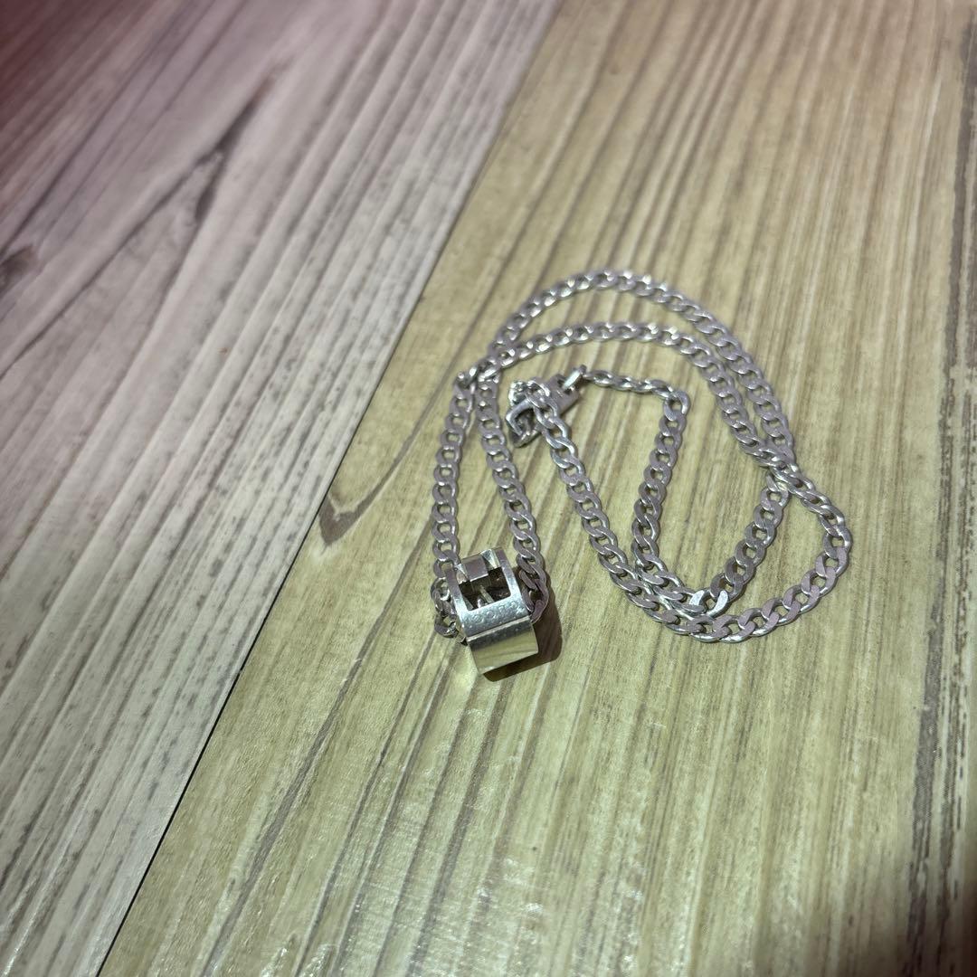 GUCCI シルバー チェーンネックレス 立方体ペンダント