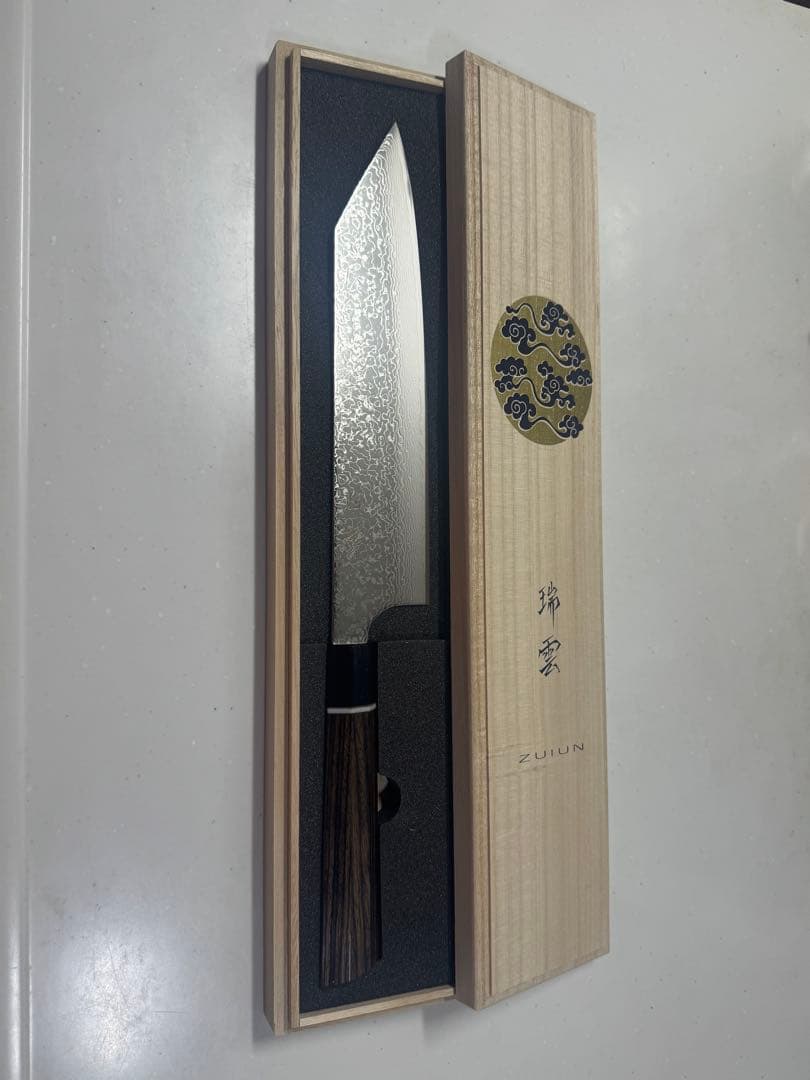 【最終値下げ】牛刀 210mm 瑞雲 両刃 桐箱　木鞘付き