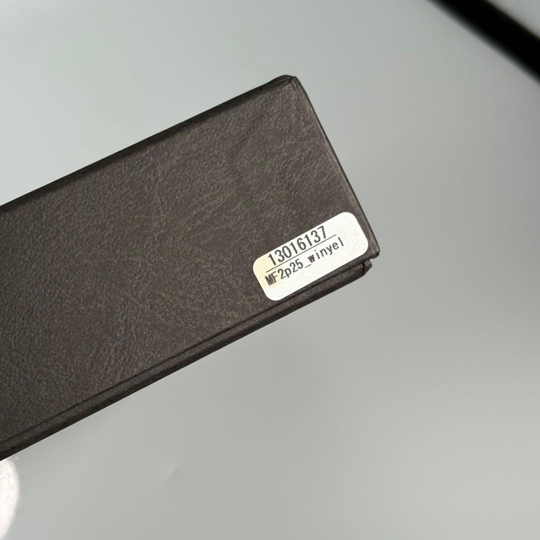 m+ エムピウ ミッレフォッリエⅡ P25 ワイン イエロー 二つ折り財布