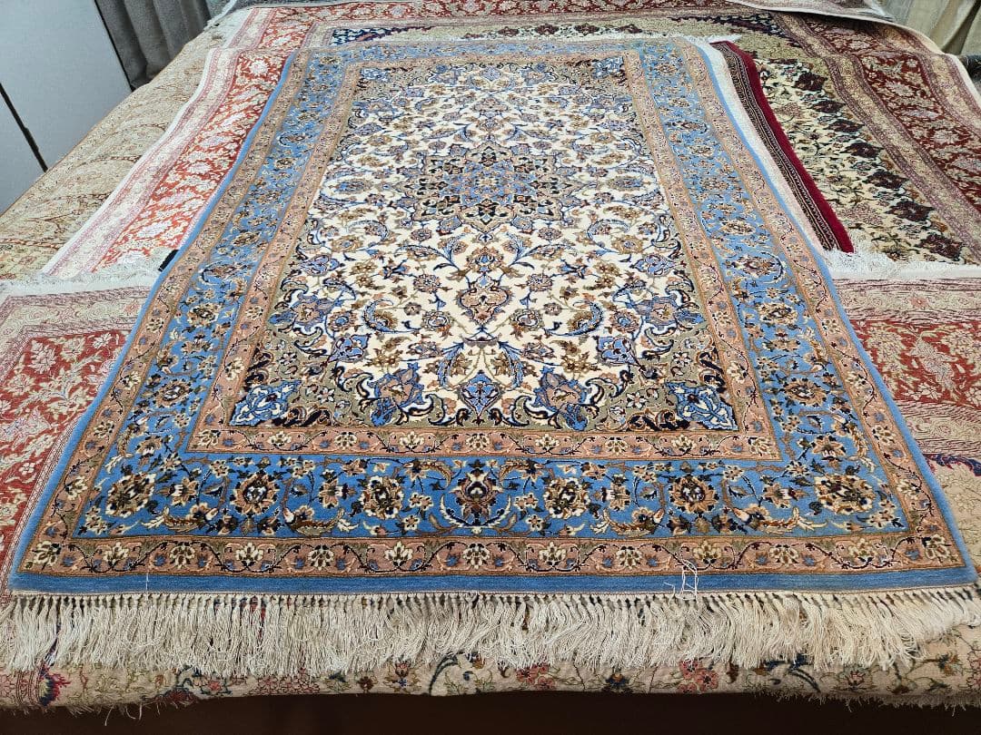 ペルシャ絨毯イスファハン産手織本物保証書非常に綺麗なブルー色 176×110cm