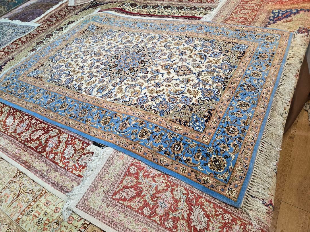 ペルシャ絨毯イスファハン産手織本物保証書非常に綺麗なブルー色 176×110cm