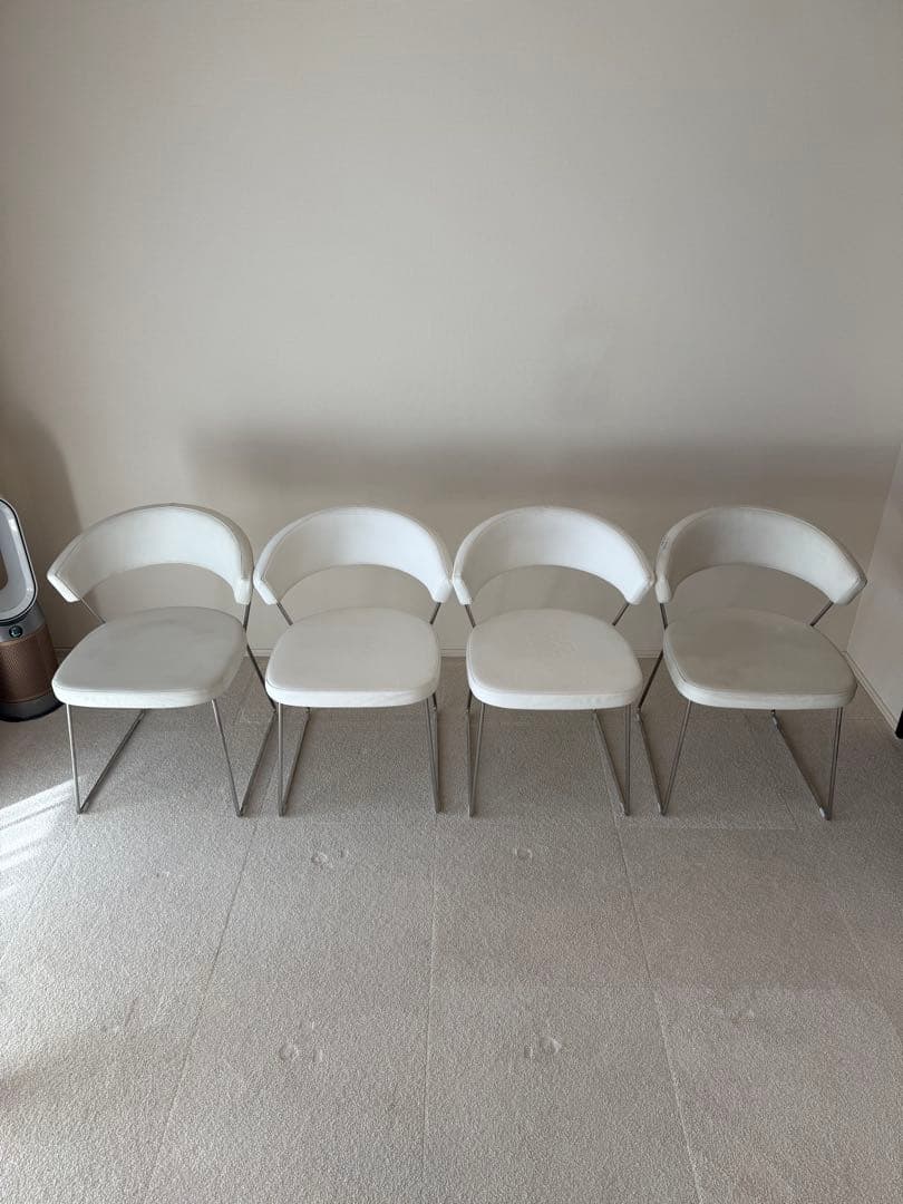 ①カリガリス コヌビア 「ニューヨーク」 本革 ダイニングチェア