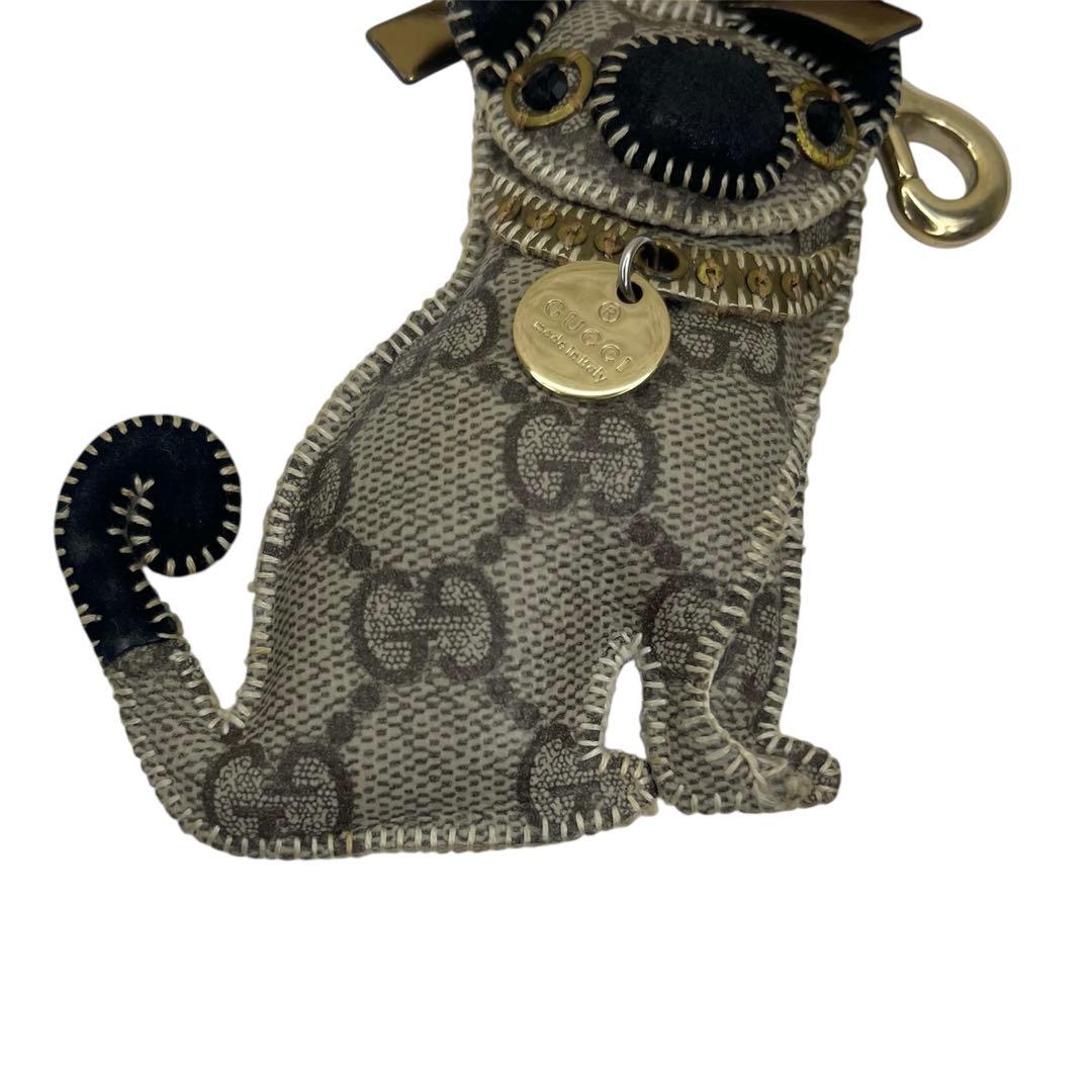 GUCCI チャーム　キーホルダー　グッチョリパグ　犬 GG柄　ロゴ金具