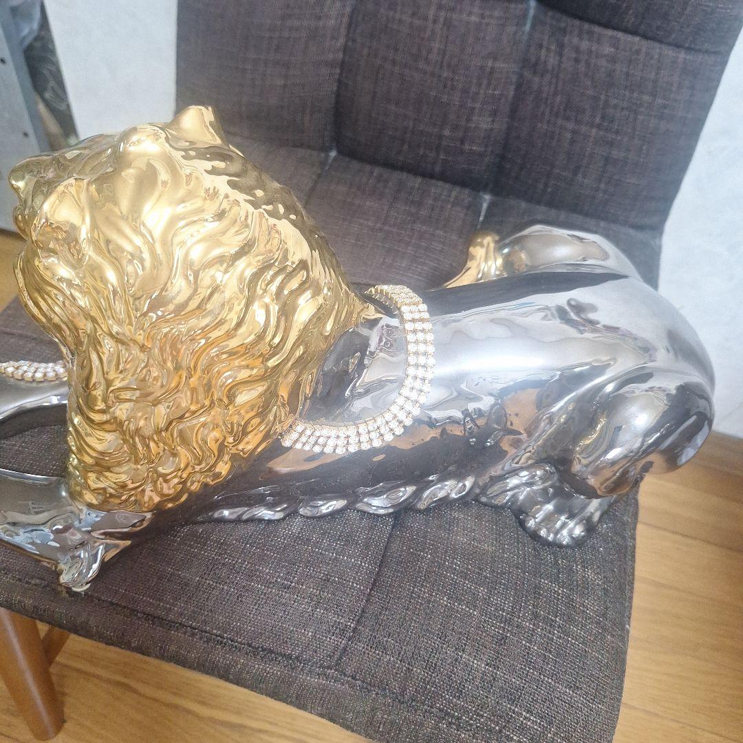 イタリア。アウラ社。ライオン